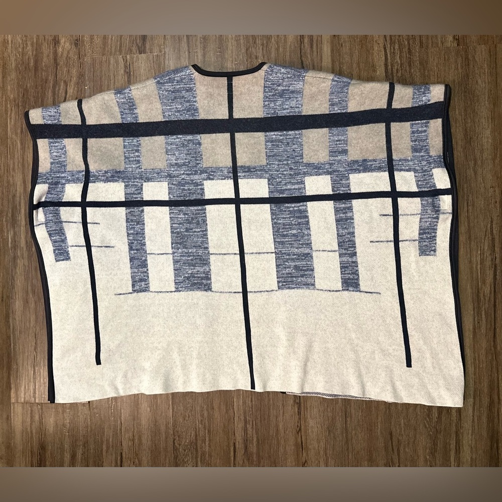 Lafayette 148 New York Open Front Wool Blend Poncho. Size S - Picture 7 of 11